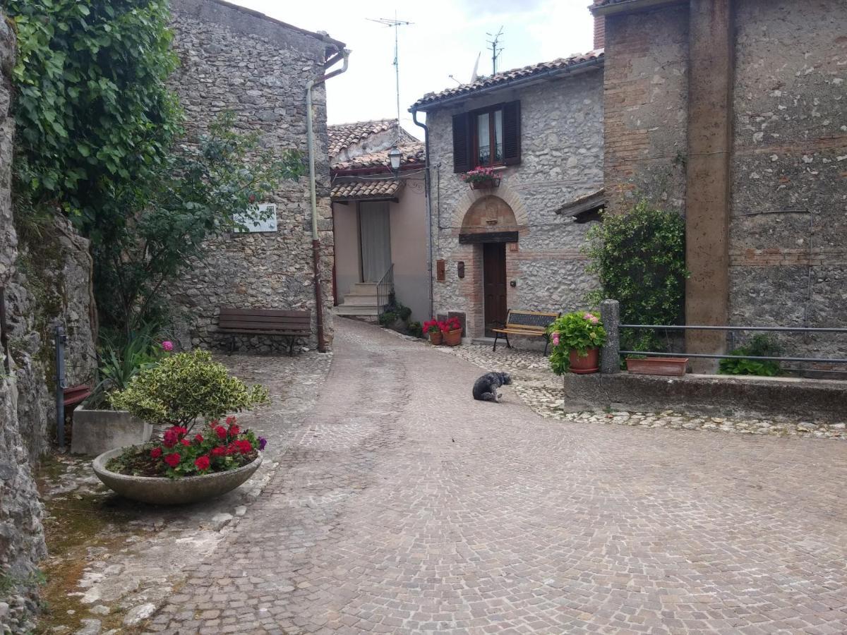Casa Matilda - Casa Vacanze Castel di Tora Exterior photo