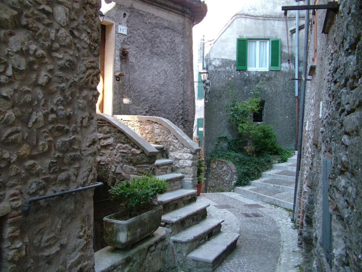 Casa Matilda - Casa Vacanze Castel di Tora Exterior photo