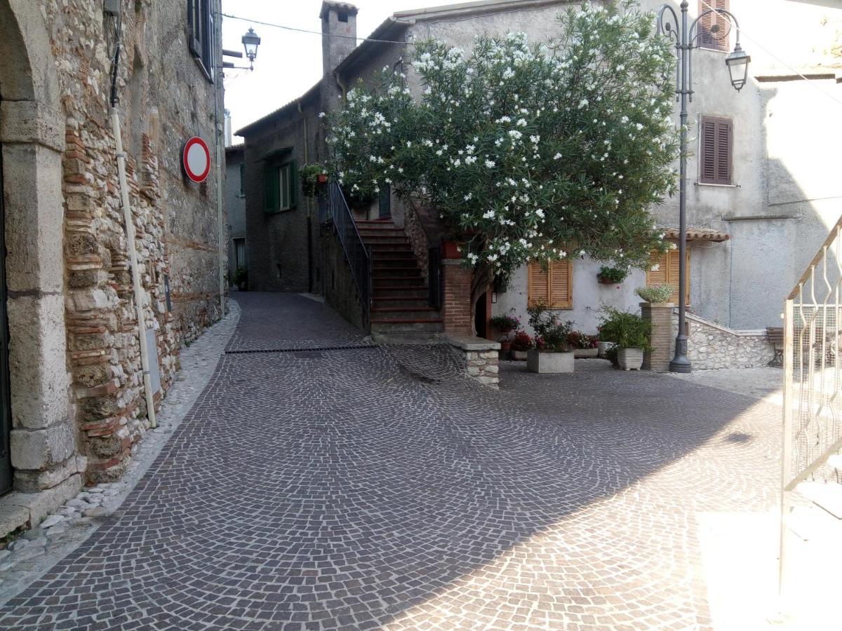 Casa Matilda - Casa Vacanze Castel di Tora Exterior photo